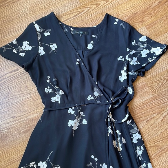 Dynamite Short Sleeve Wrap Dress - Picture 4 of 6